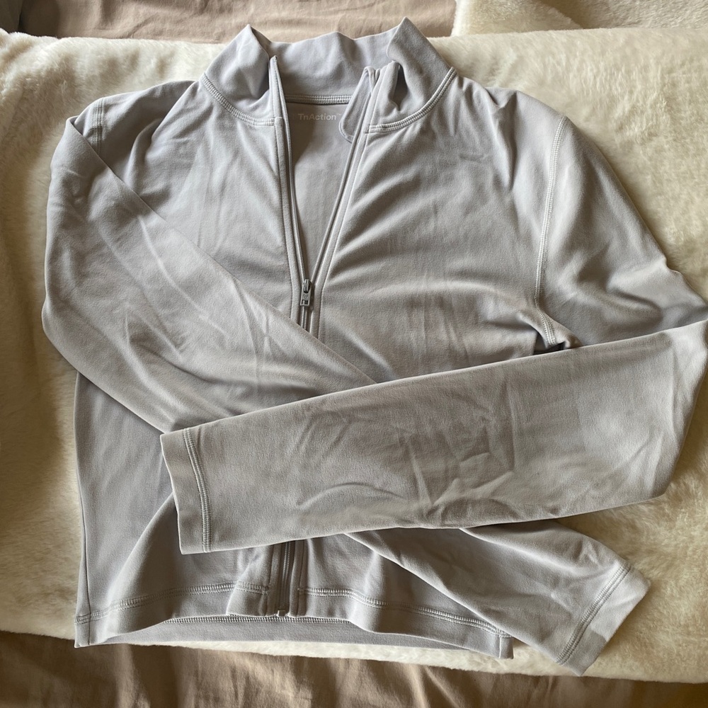 📍SOLD📍Aritzia Butter Limit Zip Up (m)